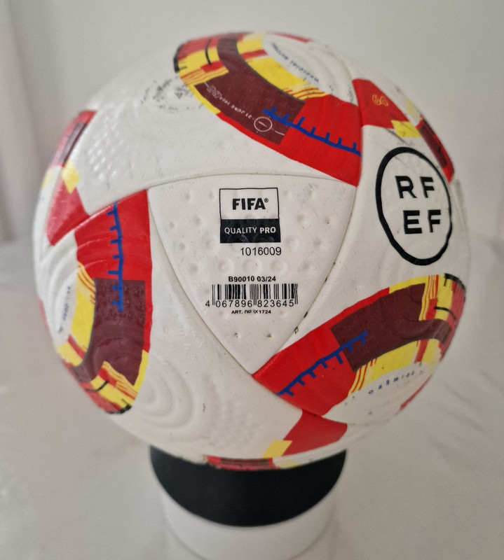 ADIDAS OFFICIAL MATCH BALL SUPER CUP 2025 FINAL REAL MADRID BARCELONA MATCHUSED gallery