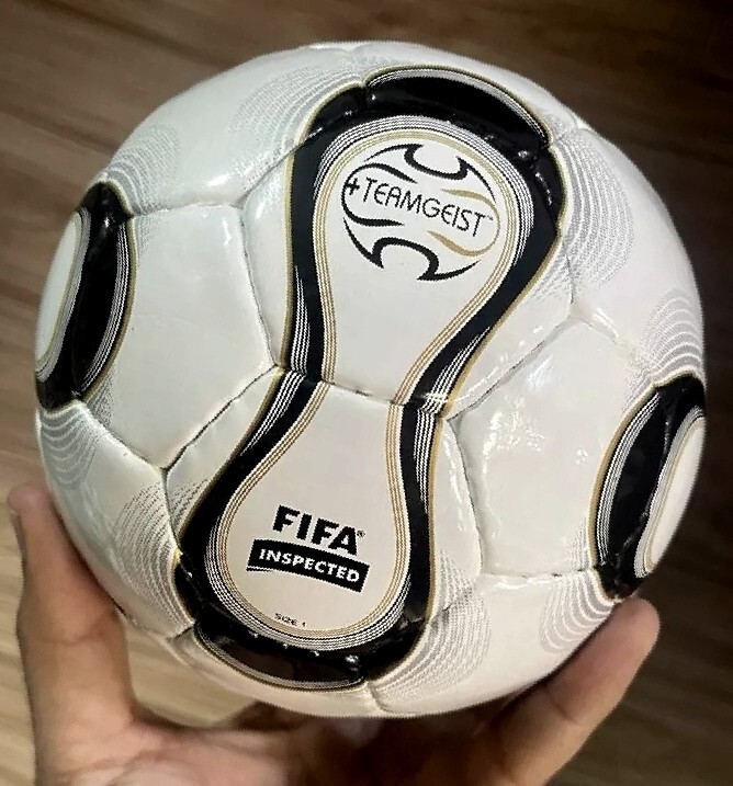 Adidas Mini Teamgeist Berlin FIFA World Cup 2006 match Soccer Ball Size 1
