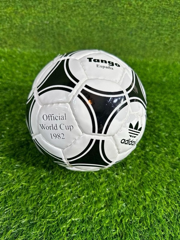 FIFA World Cup Mini Balls - Handstiched Pack Of 18 + Free basketballshirt L size gallery