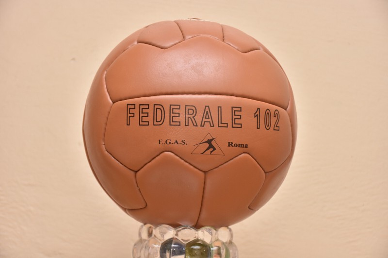 WORLD CUP 1934 FEDERALE SOCCER FOOTBALL BY ORIGINAL LEATHER FOOTBALL SIZE 5.
