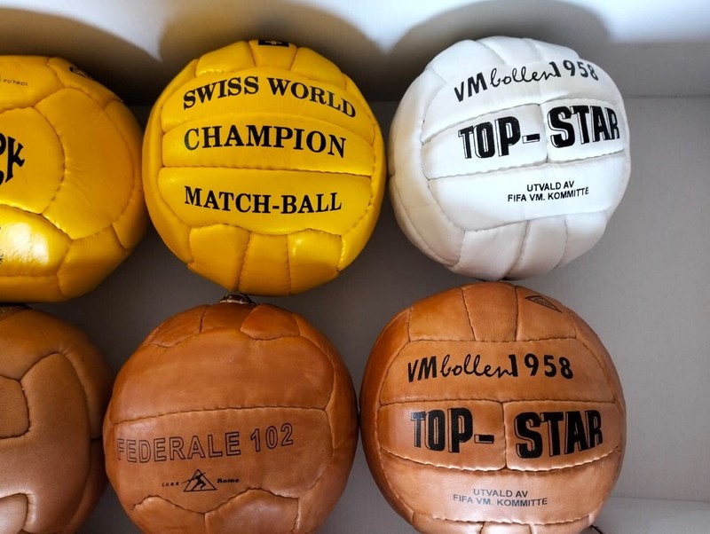 Historical collector mini ball set 11 pcs FIFA world cup 1930-1966 leather 100% gallery