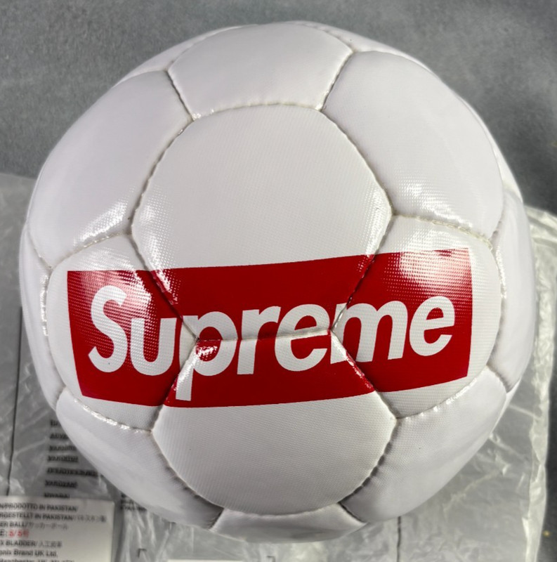 NEW SUPREME x UMBRO WHITE SOCCER BALL NEW SS22 Size 5