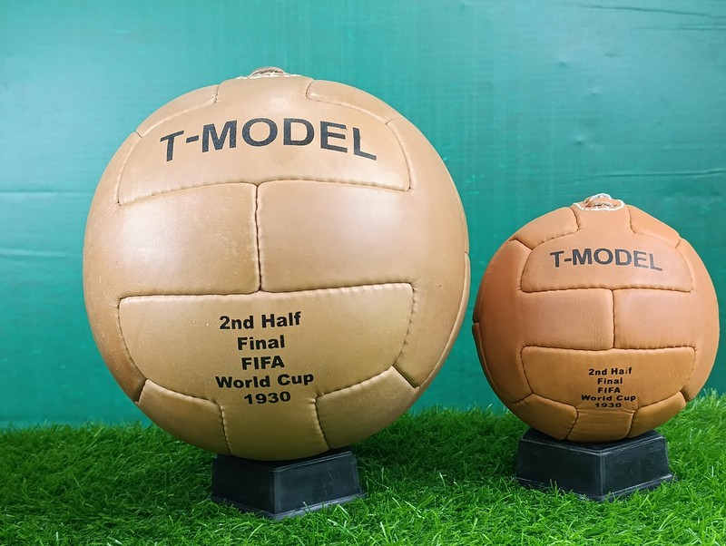 22 Pcs Set Of Mini & Size 5 Vintage Historical 1930 - 1966 Soccer Balls gallery