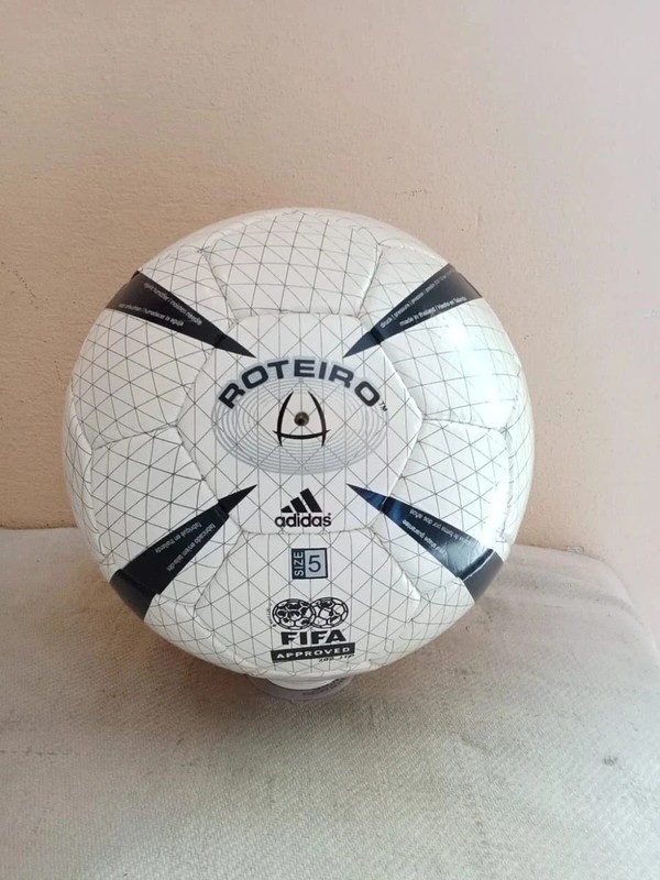 Adidas UEFA Euro 2004 Portugal Official Match Ball Soccer Football Size 5 gallery