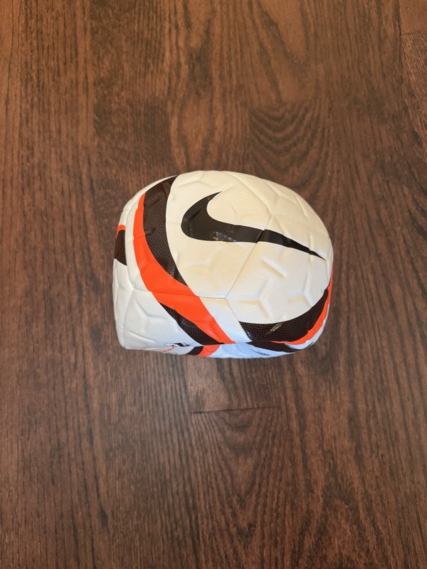 NIKE TEAM ACADEMY PLUS BALL 25/26!! Size 4!!!