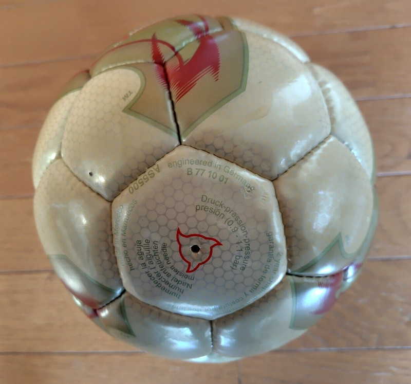 FIFA World Cup 2002 Official Match Ball Adidas Fevernova Size 5 Ball only Junk gallery