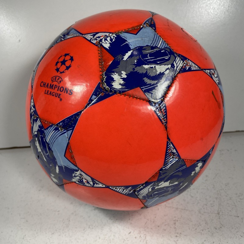 ADIDAS Final Berlin 2015 - Match Ball Replica Capitano Champions League size 5 gallery