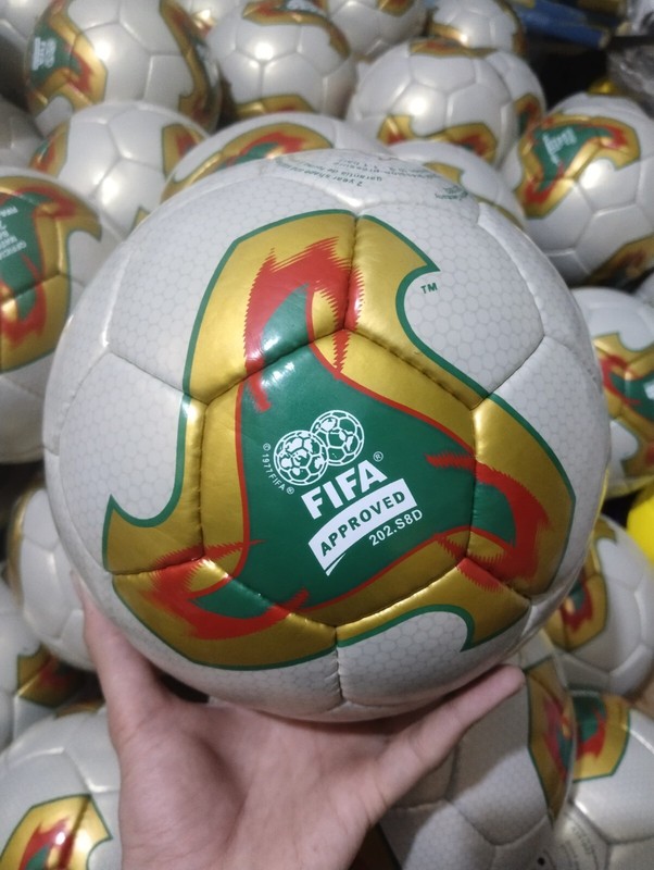 ADIDAS FEVERNOVA 2002 OFFICAL WORLD CUP 2002 SOCCER MATCH BALL FOOTBALL SIZE 5 gallery