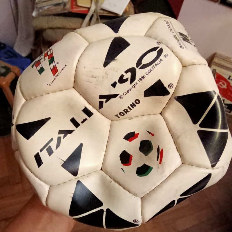 FROM FORMER STEWARD ITALY 90 OFFICIAL BALL EQUIPMENT TURIN WORLD CHAMPIONSHIP…