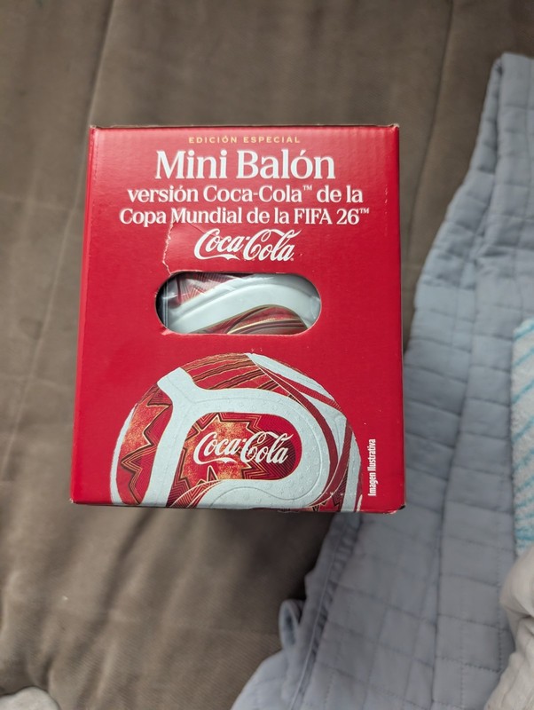 Trionda Coca Cola FIFA 2026 Mini Soccer Ball World Cup edición especial latas