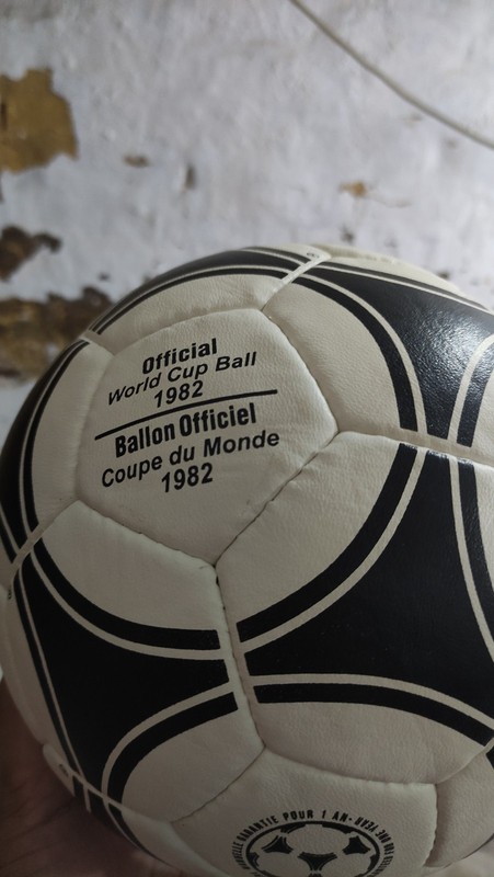 Adidas Tango Espana FIFA World Cup 1982 Spain Soccer Match Leather Ball Size 5 gallery