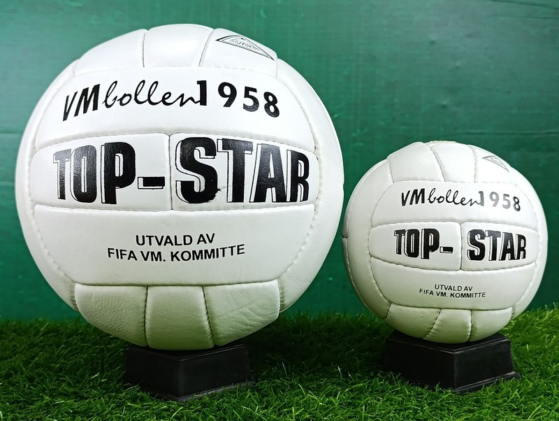 22 Pcs Set Of Mini & Size 5 Vintage Historical 1930 - 1966 Soccer Balls gallery