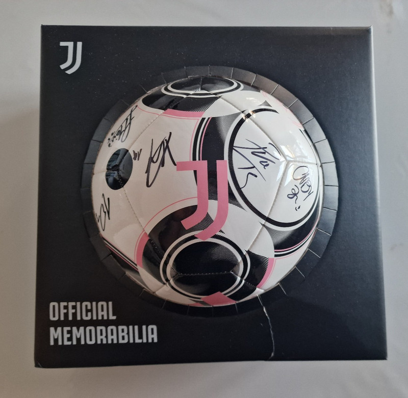 ADIDAS AUTOGRAPHED FIRST TEAM LIMITED EDITION JUVENTUS BALL + BOX + COA