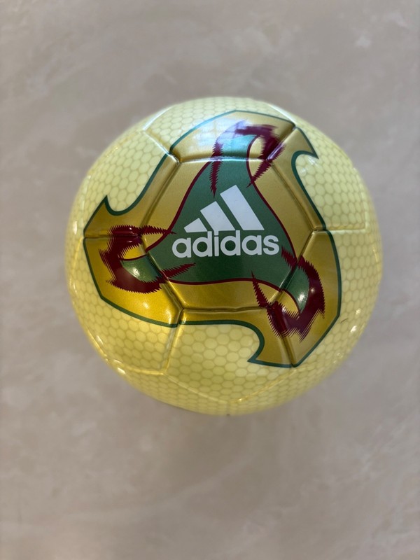 SOCCER BALL-ADIDAS-FEVERNOVA-WORLD CUP JAPAN/SOUTH KOREAN 2002-SIZE 1 MINI-NEW-