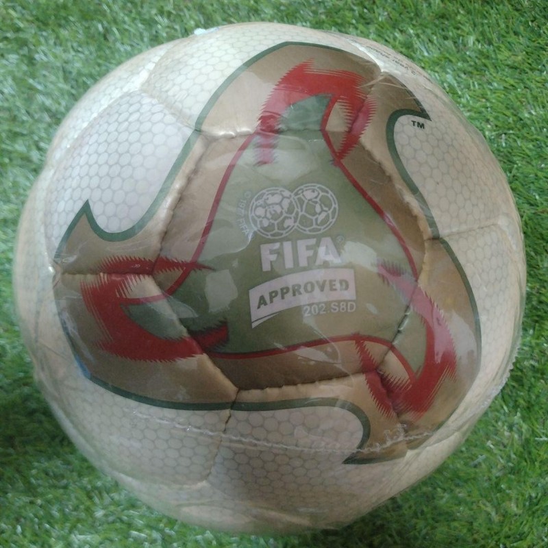 FIFA World Cup 2002 Official Match Ball adidas Fevernova Soccer Football used gallery