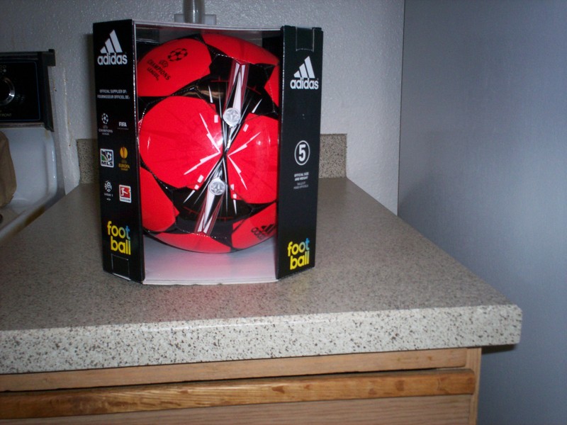 $0 Shipping W/ Adidas Size 5 Red/Silver 2013 Finale Capitano Match Ball Replica gallery