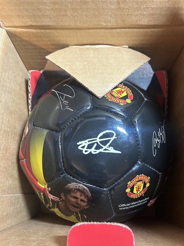 Manchester United Limited Edition Soccer Ball Size 5 In Box gallery