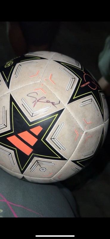🔥 Rare Collectible – Ball Signed by IShowSpeed