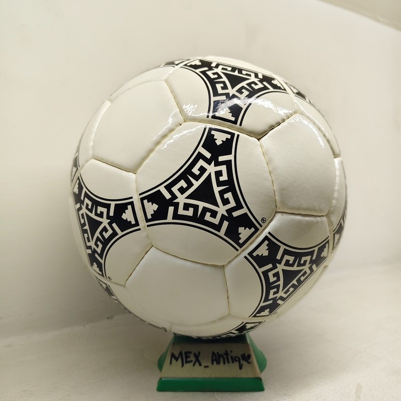 Adidas Azteca Mexico - Official Match Ball - FIFA World Cup 1986 - Size 5 gallery