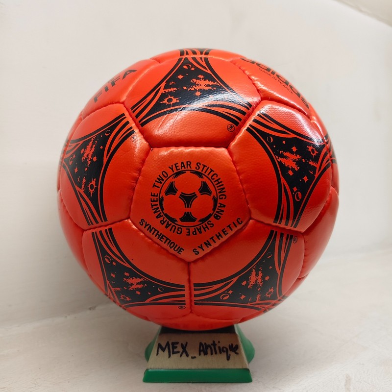 Adidas Questra Classico - Orange Winter Ball - FIFA World Cup 1994 - Size 5 gallery