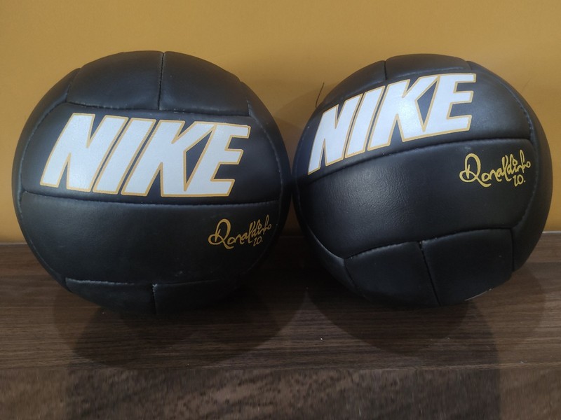 2 Vintage Nike Ronaldinho R10 Gaucho Official Leather Match Soccer Ball Size 5
