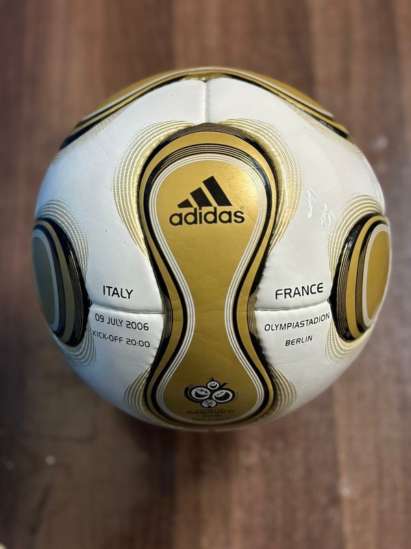 Teamgeist Gold Final Style Soccer Ball 2006 – Collector’s Edition Size 5 gallery