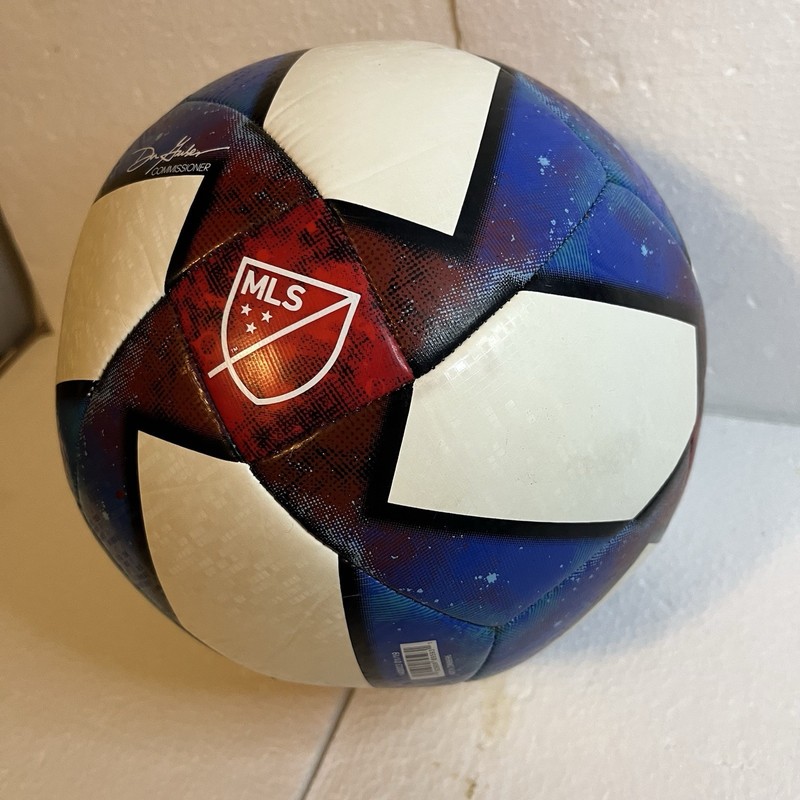 Adidas MLS TOP CAPITANO BALL - WHITE/BLACK/FOOTBALL BLUE/RED gallery