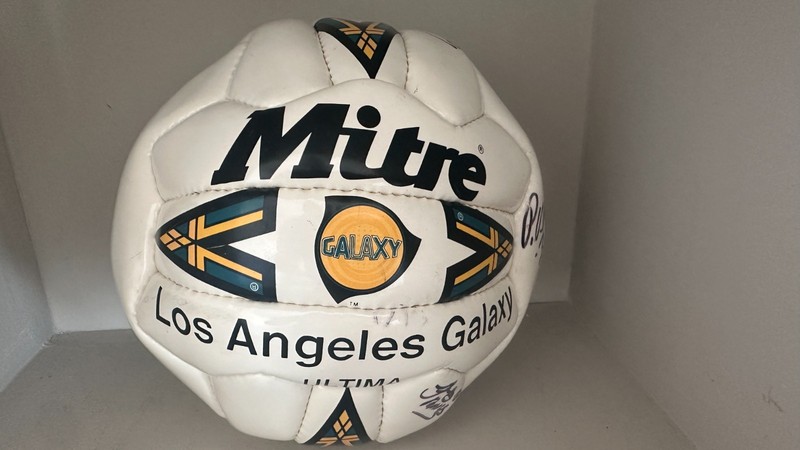 1997 🔥 LA Galaxy Team Autographed 1997 Old Logo Soccer Ball Sports Memorabilia