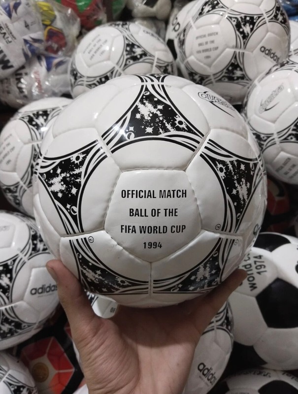 ADIDAS QUESTRA OFFICAL WORLD CUP 1994 SOCCER MATCH BALL / FOOTBALL SIZE 5 gallery
