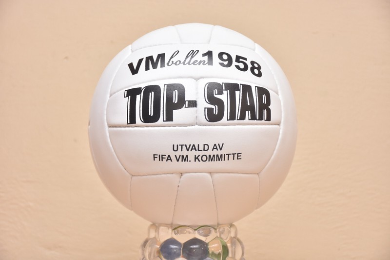 WORLD-CUP 1958 TOP-STAR SOCCER FOOTBALL BY ORIGINAL LEATHER FOOTBALL SIZE 5.