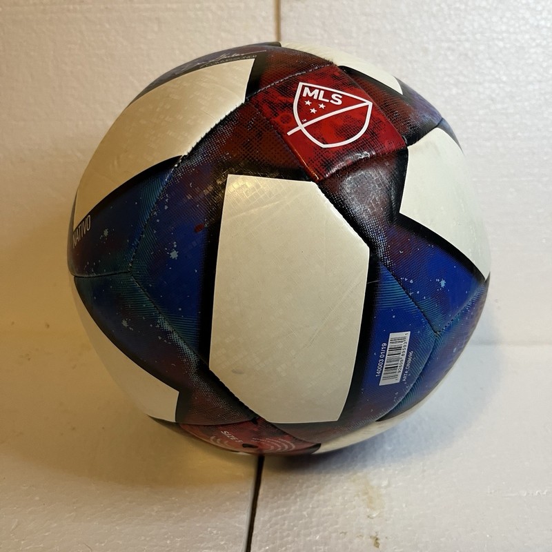 Adidas MLS TOP CAPITANO BALL - WHITE/BLACK/FOOTBALL BLUE/RED gallery