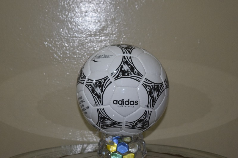 WORLD CUP 1994 QUESTRA SOCCER FOOTBALL BY OFFICIAL LEATHER FOOTBALL SIZE 5