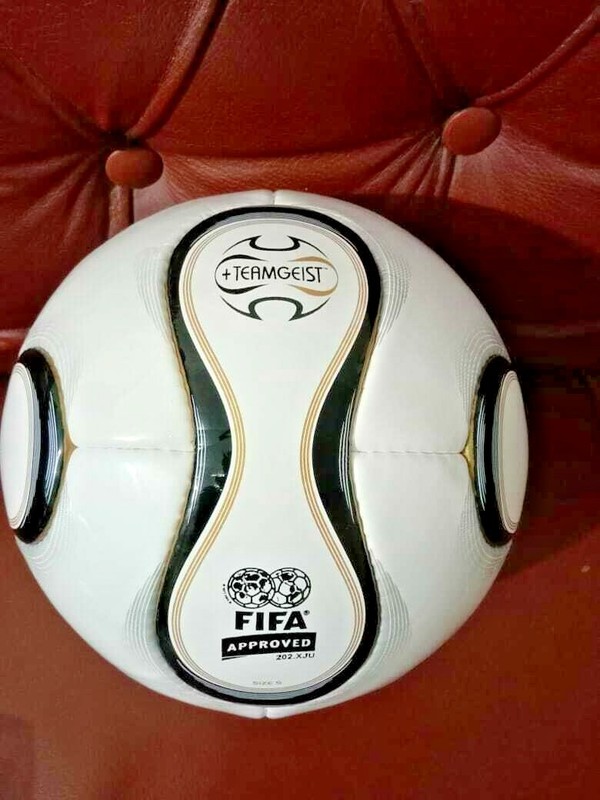 ADIDAS WHITE TEAMGEIST FIFA WORLDCUP BALL 2006 | OMB | SIZE 5