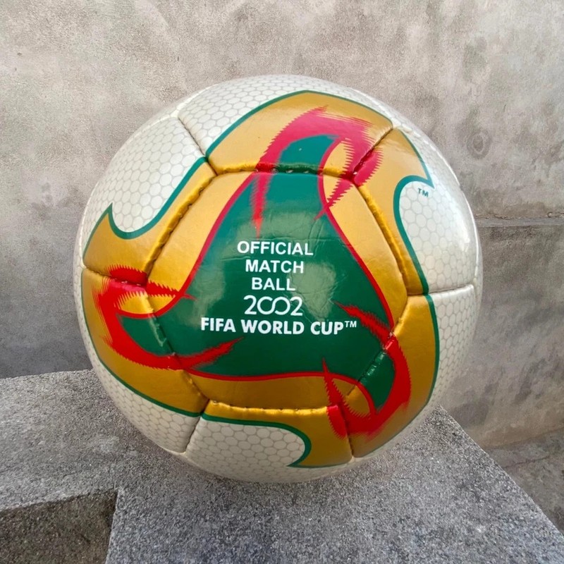 FIFA World Cup 2002 Official size 5 Match Ball Adidas Fevernova Football Soccer gallery