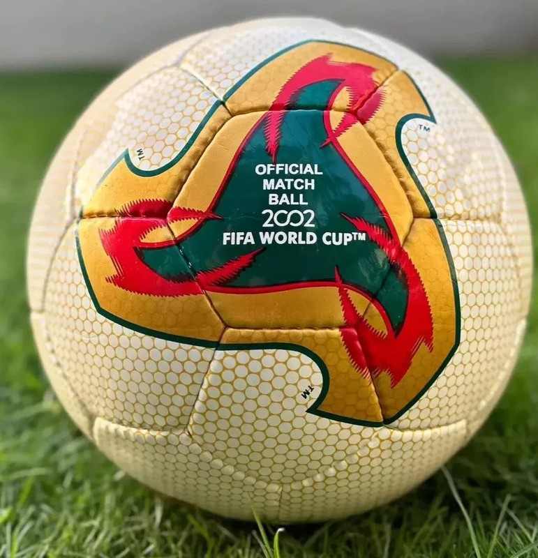 ADIDAS Fevernova Fifa World Cup 2002 Official Match Soccer Ball Size 5