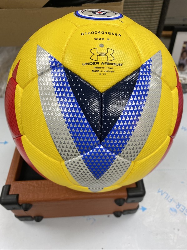 UNDER ARMOUR DESAFIO NASL SOCCER MATCH BALL FIFA SZ5 SUPER RARE NEW YELLOW OFFI gallery