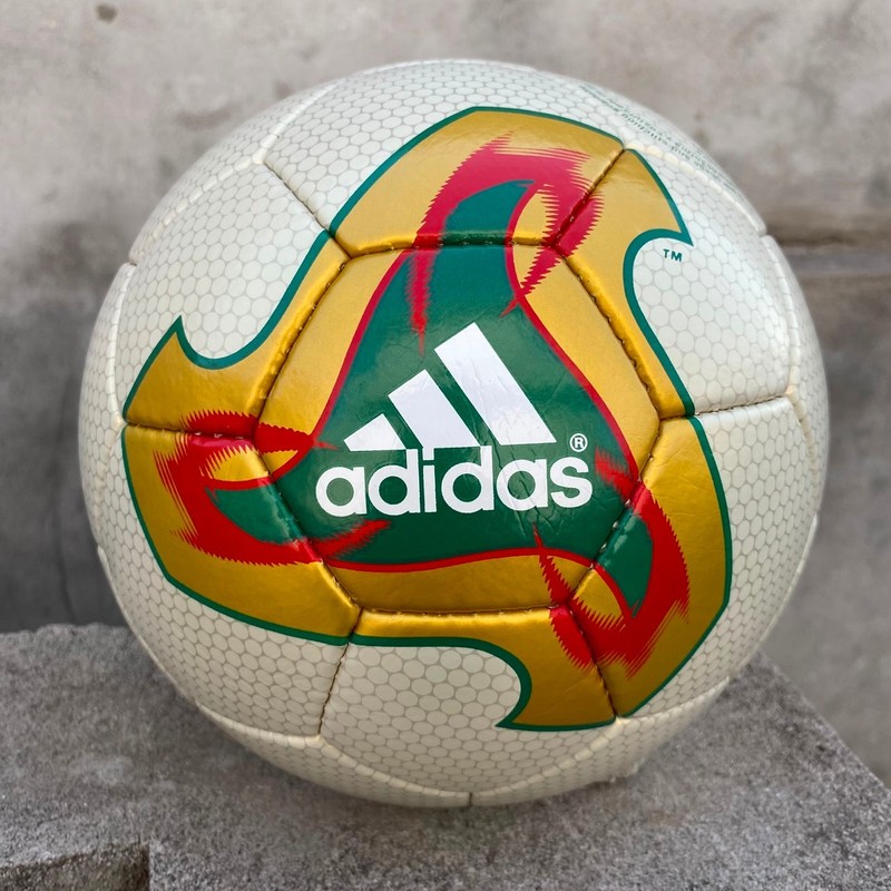 FIFA World Cup 2002 Official Match Ball Adidas Fevernova Football Soccer size 5