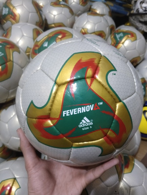 ADIDAS FEVERNOVA 2002 OFFICAL WORLD CUP 2002 SOCCER MATCH BALL FOOTBALL SIZE 5