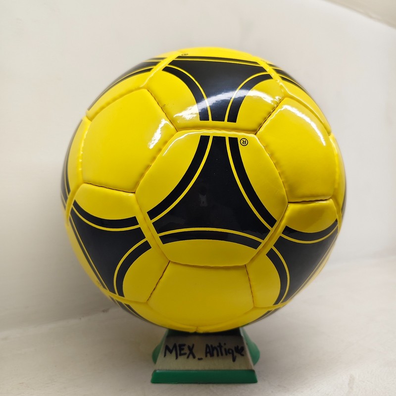Adidas Tango River plate - Yellow Winter Ball - FIFA World Cup 1978 - Size 5 gallery