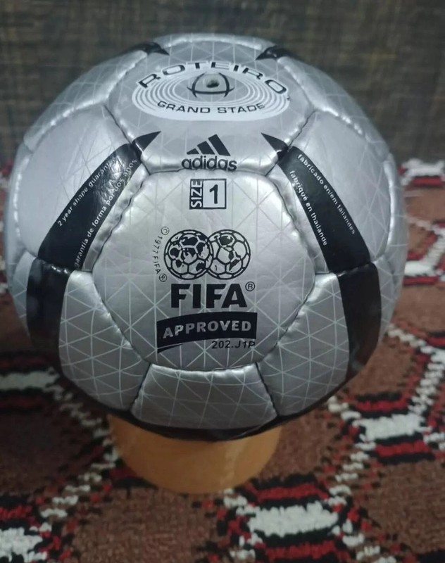 2X Adidas Fevernova 2002 Fifa World Cup/EURO 2004 PORTUGAL ROTEIRO size 1