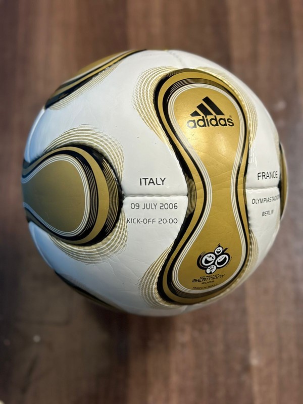 Teamgeist Gold Final Style Soccer Ball 2006 – Collector’s Edition Size 5 gallery