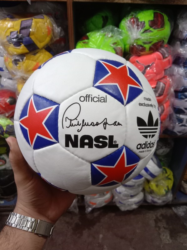 DISPLAY NASL BALL ADIDAS NORTH AMERICAN LEAGUE SOCCER BALL SIZE 5