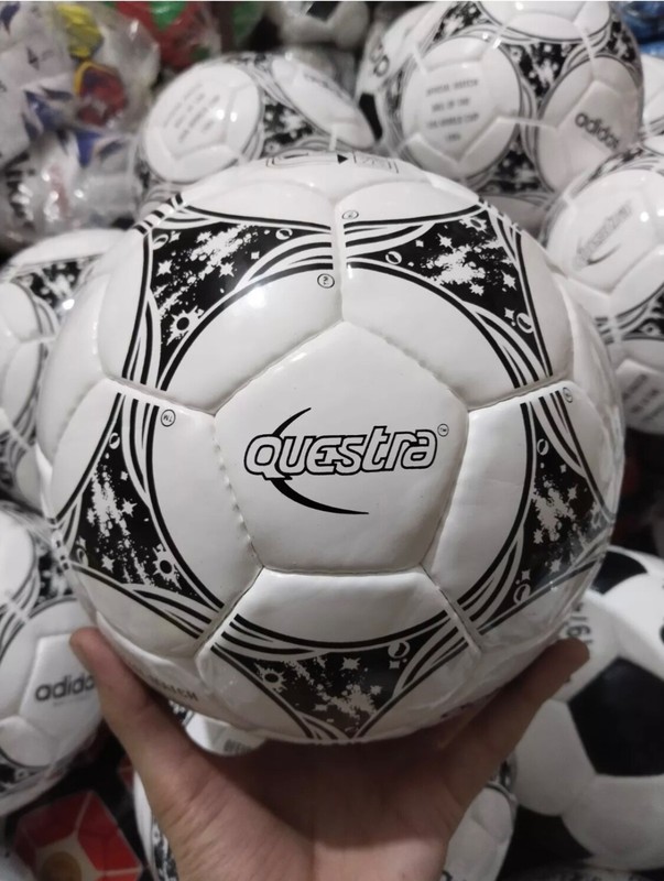 ADIDAS QUESTRA OFFICAL WORLD CUP 1994 SOCCER MATCH BALL / FOOTBALL SIZE 5 gallery