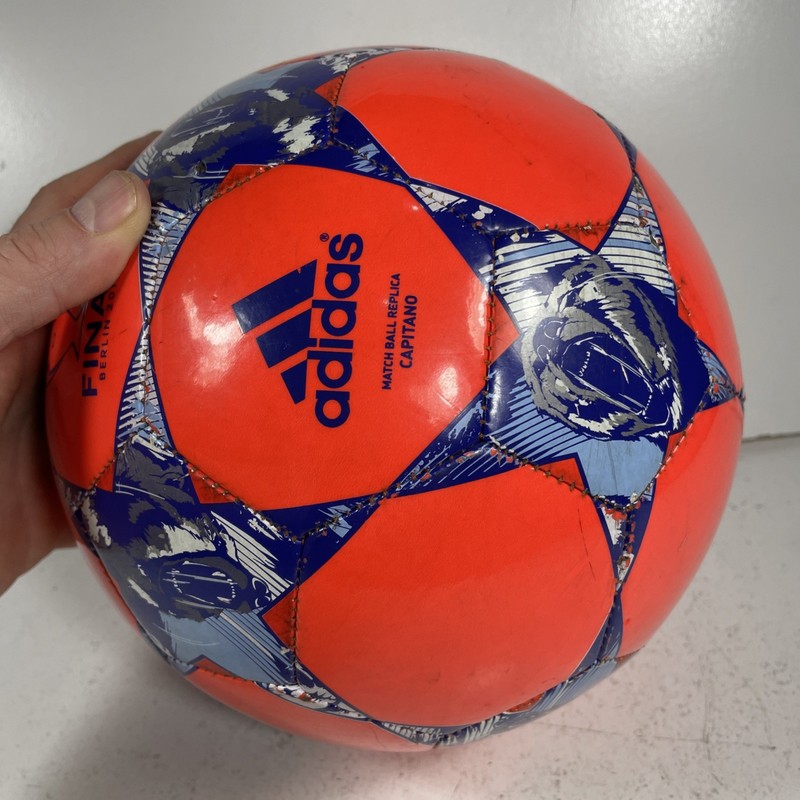 ADIDAS Final Berlin 2015 - Match Ball Replica Capitano Champions League size 5 gallery