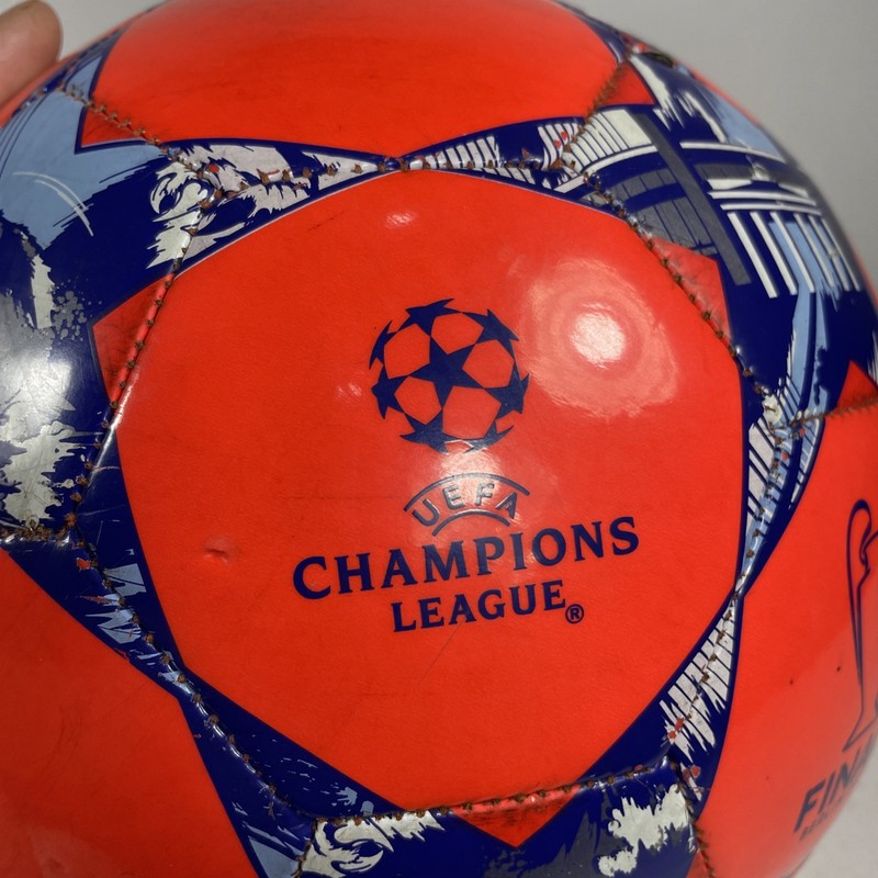 ADIDAS Final Berlin 2015 - Match Ball Replica Capitano Champions League size 5 gallery