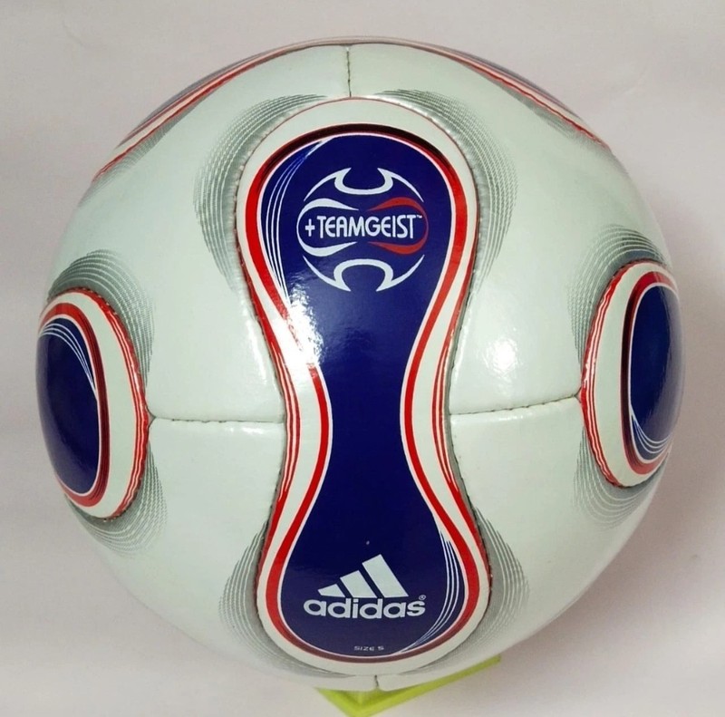 ADIDAS TEAMGEIST BERLIN FIFA WORLDCUP 2006 GERMANY SOCCER MATCH BALL BLUE SIZE 5