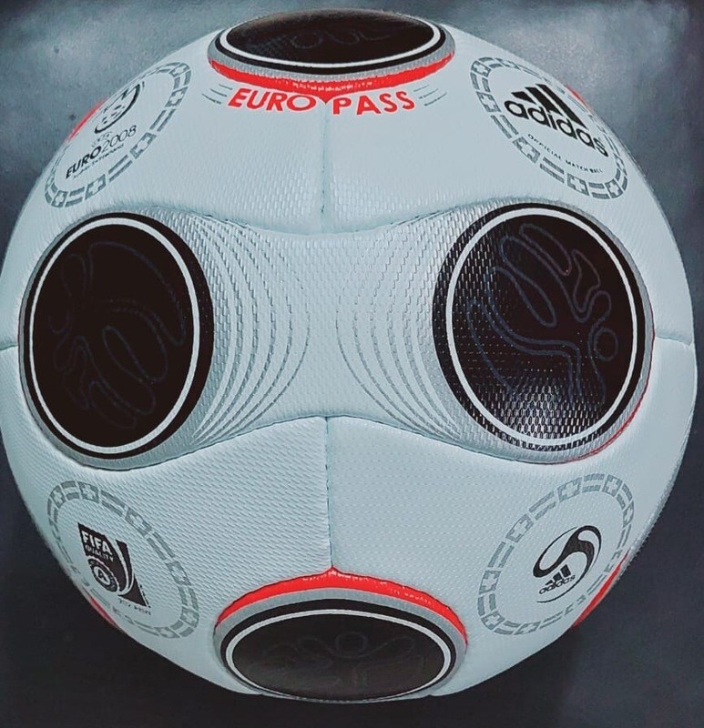 ADIDAS EURO PASS FINAL 2008 **OFFICAL MATCH BALL SIZE 5** gallery
