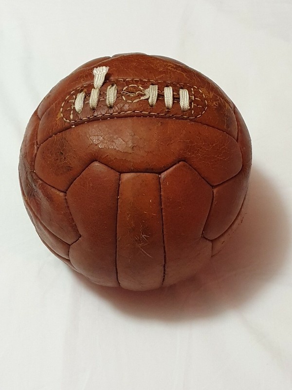 🔶️VINTAGE FOOTBALL SOCCER FIFA WORLD CUP 18 PANEL BALL adidas kost top star?