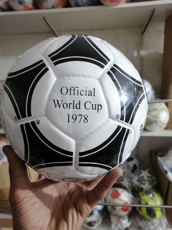 Tango River Plate | adidas Durlast World Cup 1978 | Size 5 Soccerball gallery
