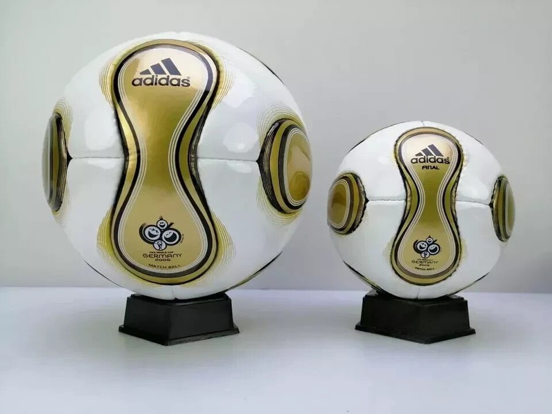 ADIDAS 2pc TEAMGEIST WC Germany 2006 with Size 5 & Size 1 Soccer ball